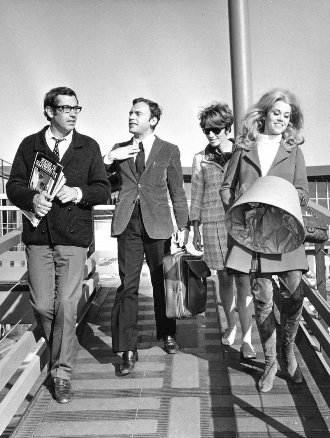 Nadine Trintignant et son mari, en compagnie d'autres stars en 1967