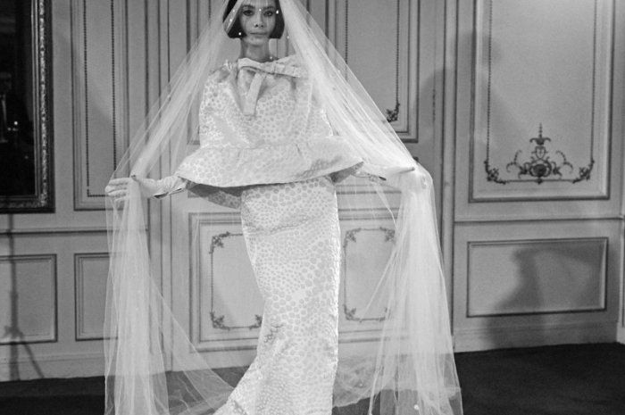 C'est une robe de mariée ou une moustiquaire ?