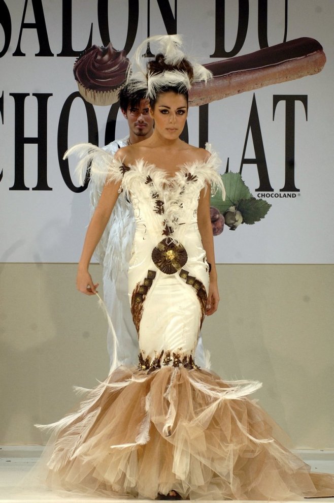 Sofia Essaïdi défilait au Salon du Chocolat en 2006