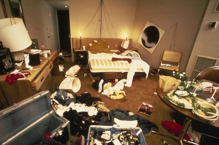 Cette chambre hôtel a été laissée dans cet état par le chanteur de Van Halen, David Lee Roth, lors d'une tournée en 1982