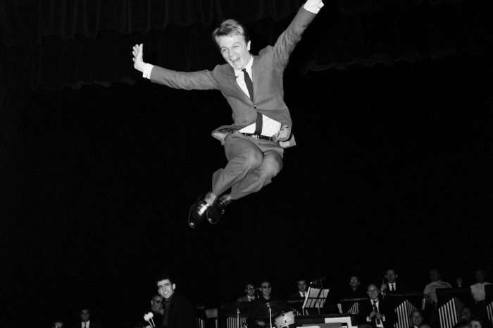 Claude François sur scène en 1964