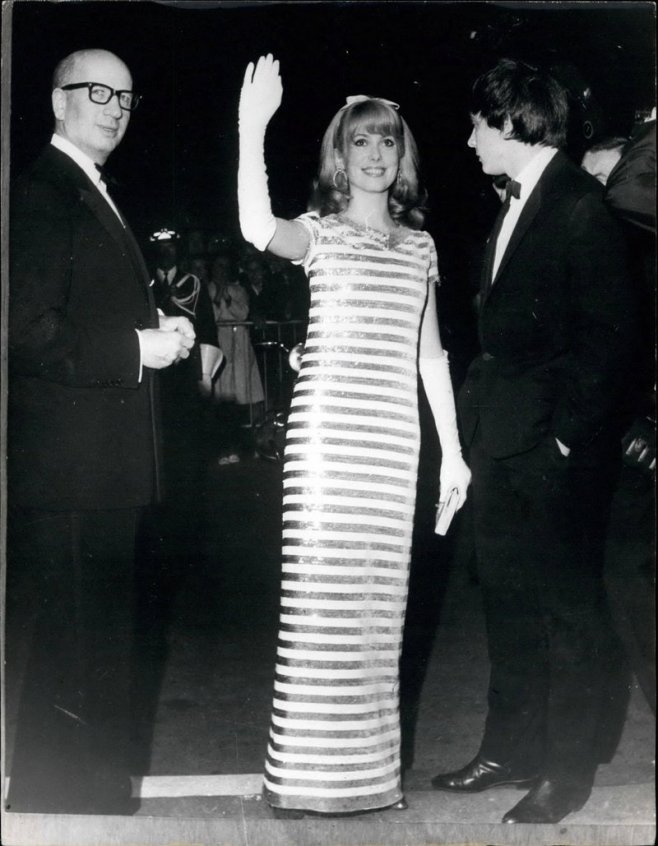 Catherine Deneuve arrivait au Festival de Cannes en 1966