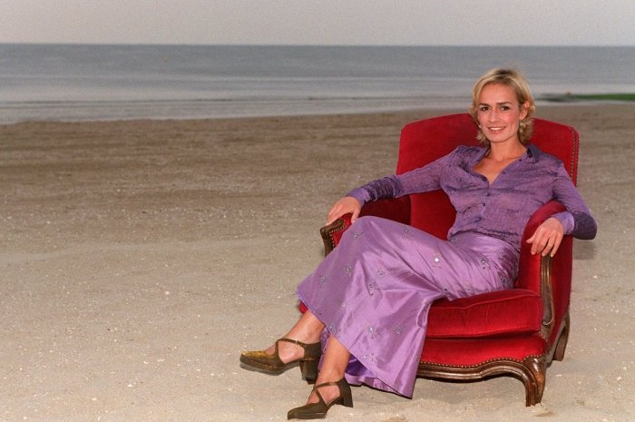 Sandrine Bonnaire prend la pose sur la plage de Cabourg