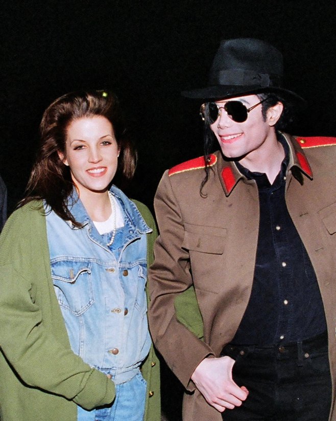 Lisa Marie Presley et Michael Jackson en 1995