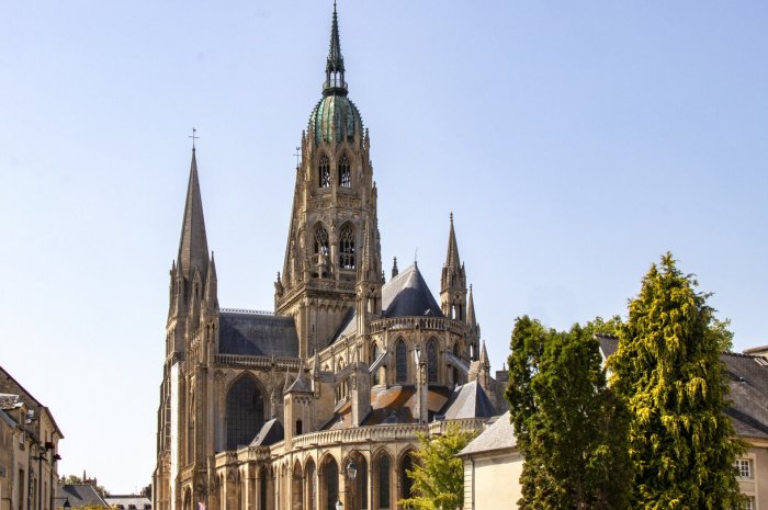 9. Cathédrale Notre-Dame de Bayeux (Calvados) 