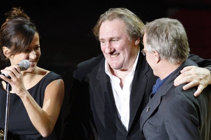 Gérard Depardieu entouré de Sophie Marceau et Christophe Lambert