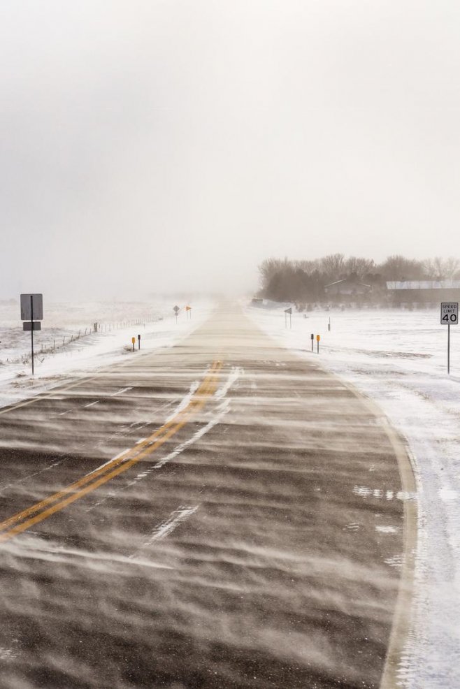 Une route de la Dakota du Sud couverte de neige