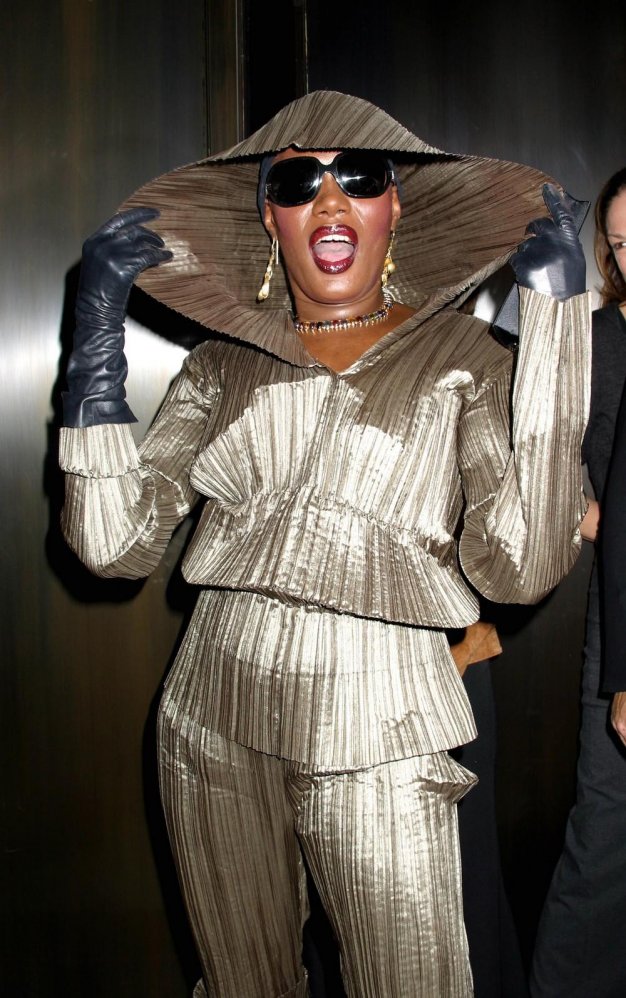 La star des années 80 Grace Jones prend la pose à New York en 2006