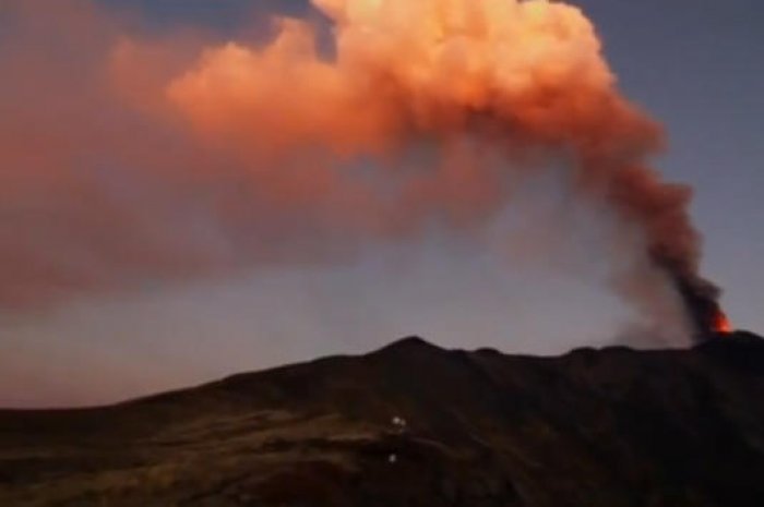 Photos : En Sicile, l'Etna s'est (encore) réveillé