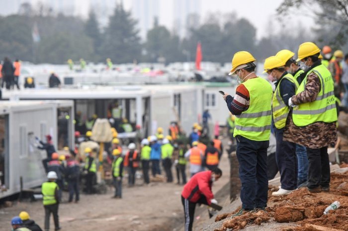 Des milliers d'ouvriers ont travaillé sur le chantier pendant dix jours