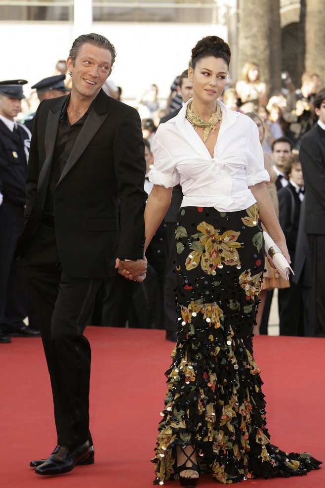 Monica Bellucci et Vincent Cassel main dans la main sur le tapis rouge 