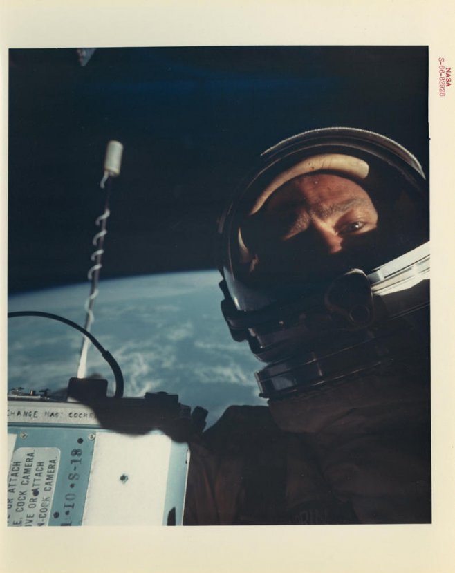 Le premier selfie dans l'espace