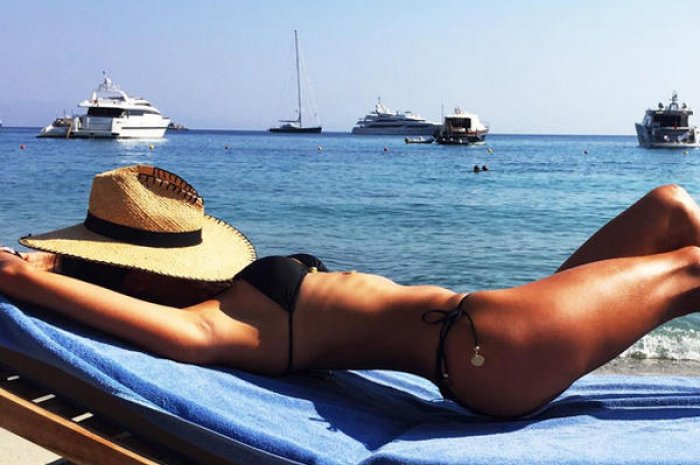 Alessandra Ambrosio : des vacances ultra sexy