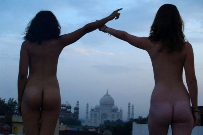 Des militantes de la Liberté de la Fesse au Taj Mahal en Inde