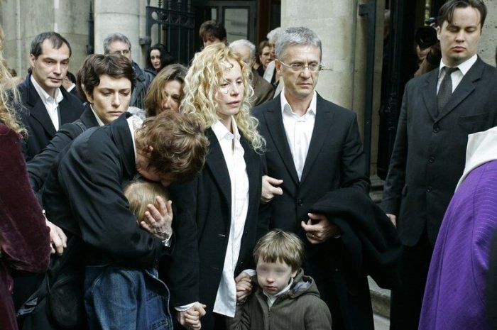 Carole Richert lors des obsèques de son époux à Paris