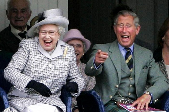 90 ans Elizabeth II : fou rire avec son fils