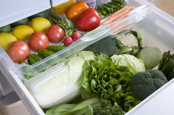 Nettoyer le bac à légumes et les layettes
