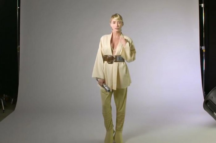 Sara Jean Underwood sexy en Jedi