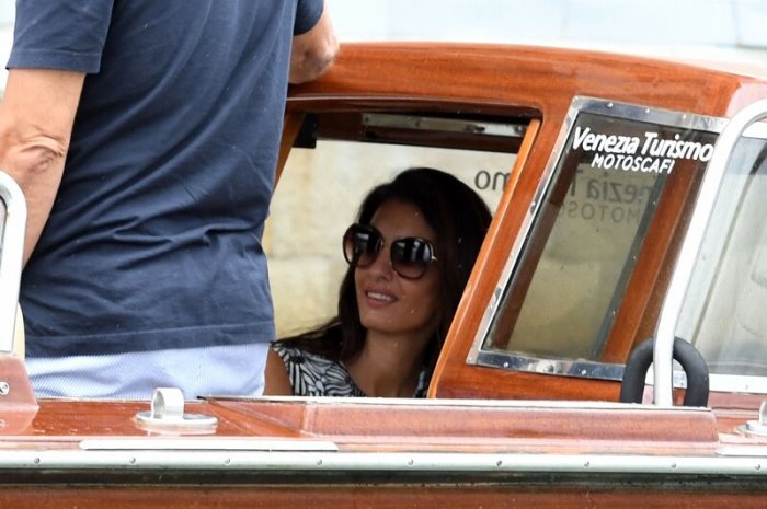 Amal Clooney photographiée sur le bateau 