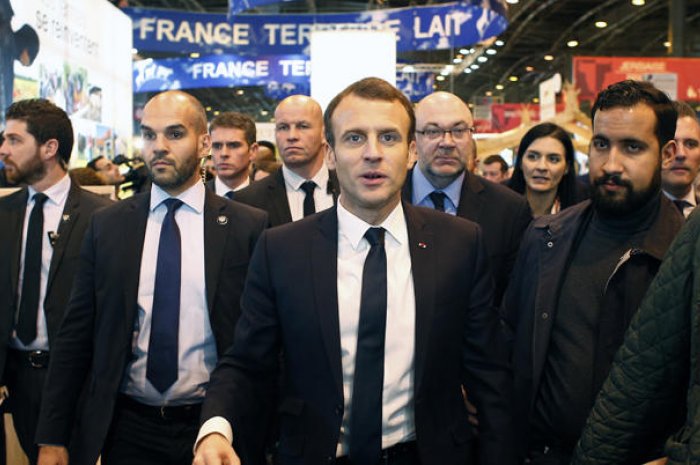 Alexandre Benalla non loin d’Emmanuel Macron au salon de l’agriculture en février 2018