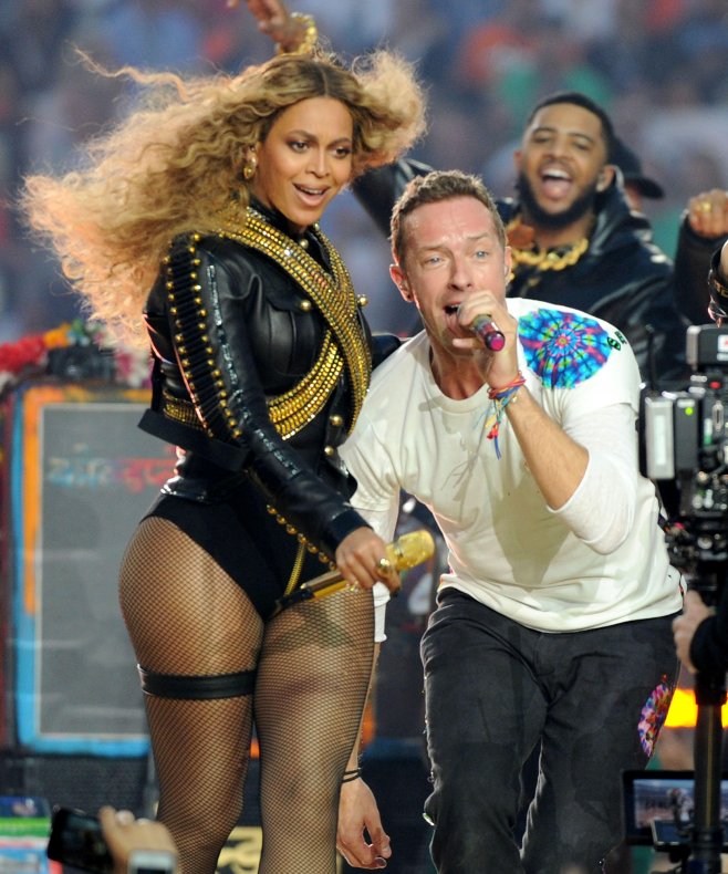 Super Bowl 2016 : Beyoncé et Chris Martin font le show