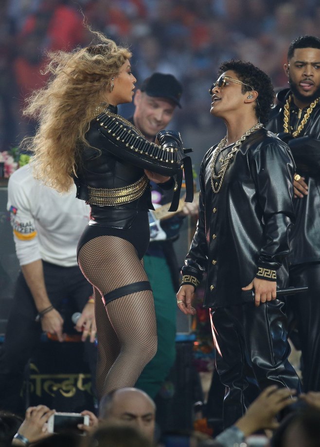 Super Bowl 2016 : la battle entre Beyoncé et Bruno Mars