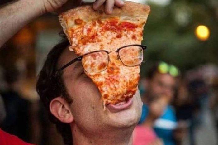 Il y a des façons plus simples pour manger une part de pizza
