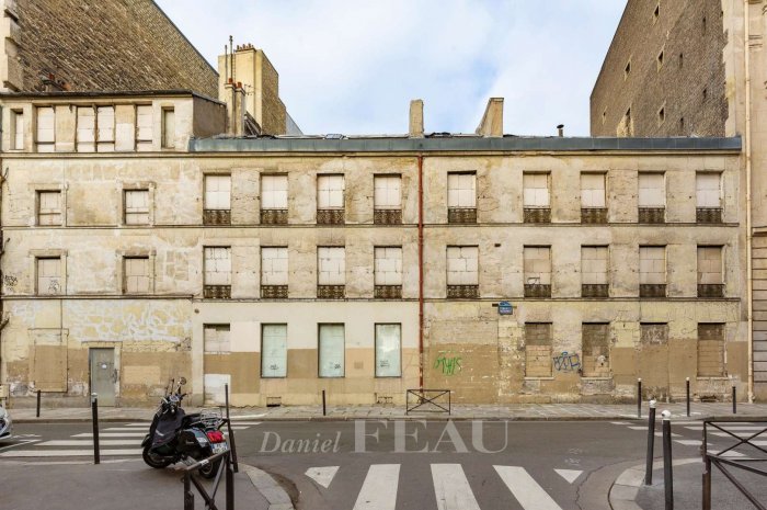L’immeuble vu de la rue, rue Oudinot à Paris