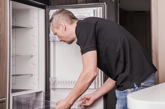 3 - Pensez à vider votre réfrigérateur