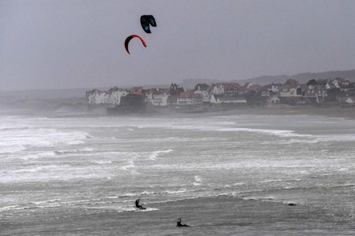 Certains font du kitesurf dans le Nord-Pas-de-Calais 