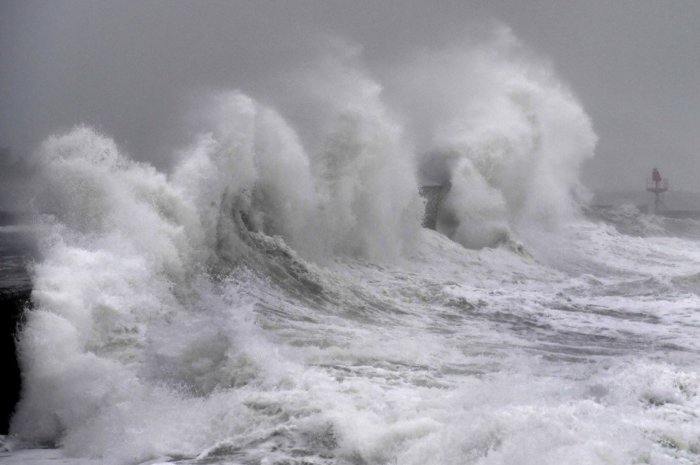 Des vagues toujours plus violentes en Bretagne
