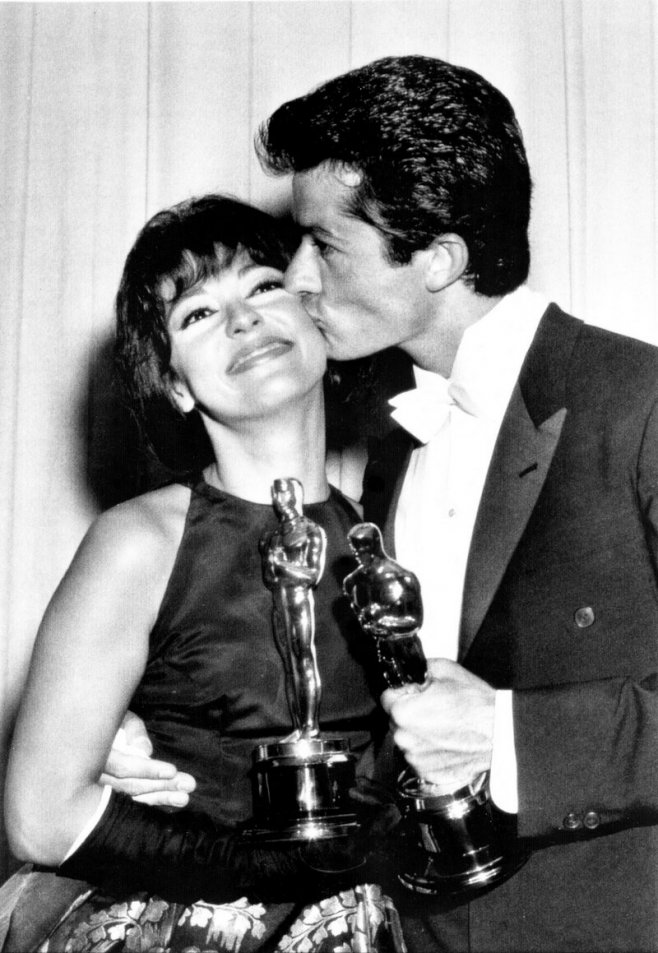George Chakiris et Rita Moreno complices aux Oscars