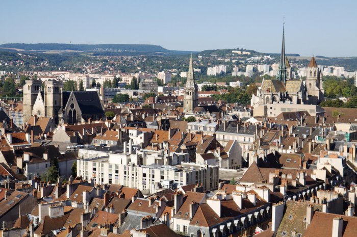 Niveau de bonheur en Bourgogne Franche Comté : 74%
