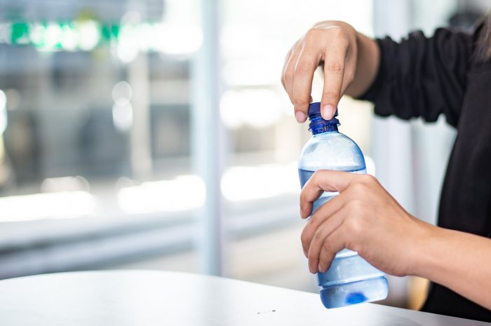 Erreur n°3 : consommer une bouteille d’eau ouverte depuis plus de 48 heures