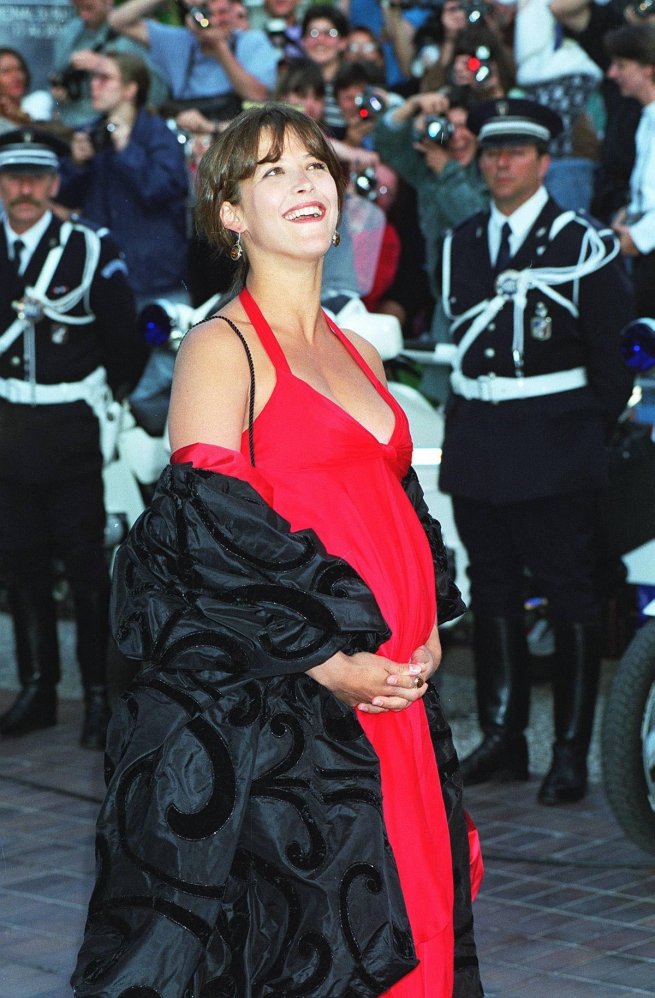 Sophie Marceau enceinte sur le tapis rouge
