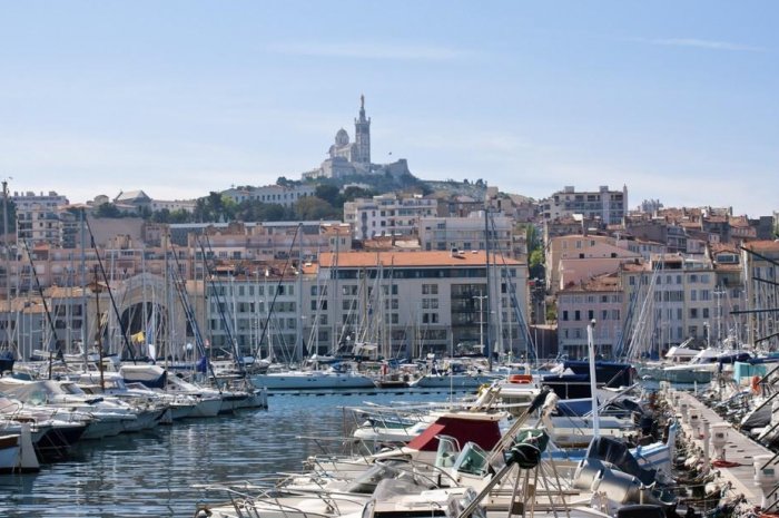 Marseille - revenu net moyen de l'emprunteur : 5 292 euros / mois