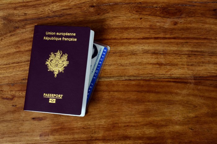 Carte d’identité ou passeport 