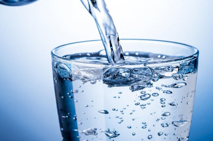 L’eau Evian&nbsp;: plus 6,1%, soit 0,52 euros le litre