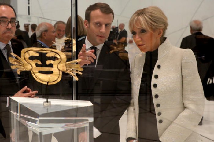 Brigitte Macron au Louvres d'Abu Dhabi avec son mari