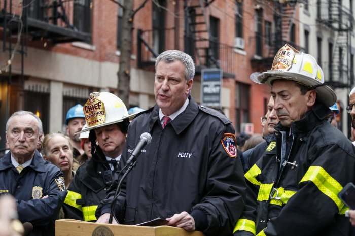Le maire de New York, Bille de Blasio, le feu serait dû à une explosion