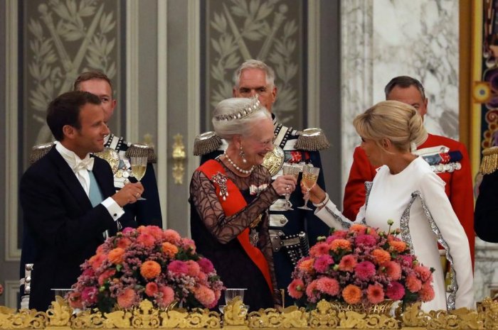 Brigitte Macron trinque avec Margrethe II, la reine du Danemark