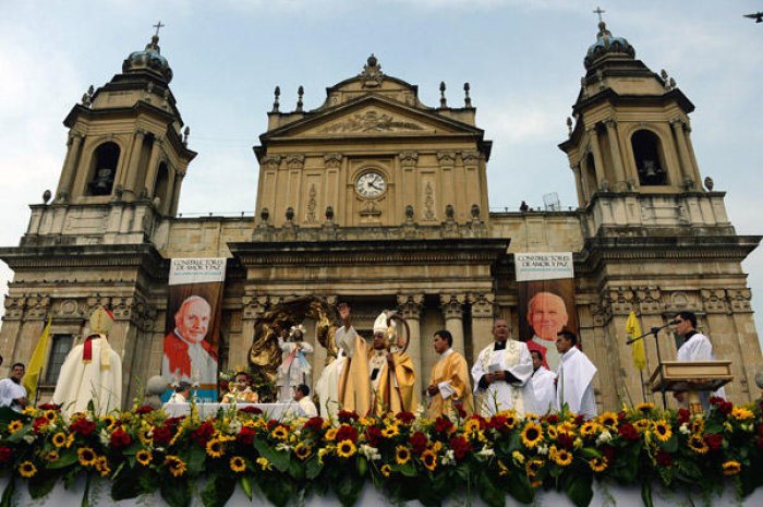 800 000 fidèles étaient réunis dimanche pour la double canonisation