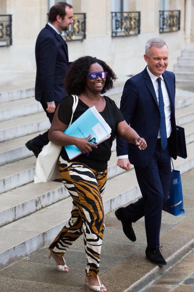 Sibeth Ndiaye dans un pantalon à imprimé tigré le 3 juin 2019