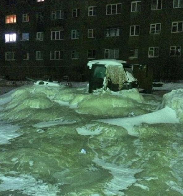 Dudinka, transformée en ville de glace après une énorme fuite d'eau