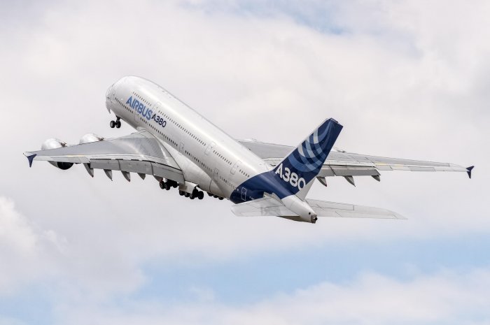 Quatre Airbus A380 à 403,9 millions d'euros l'unité