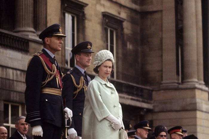 Elizabeth II au Palais de Buckingham en 1964