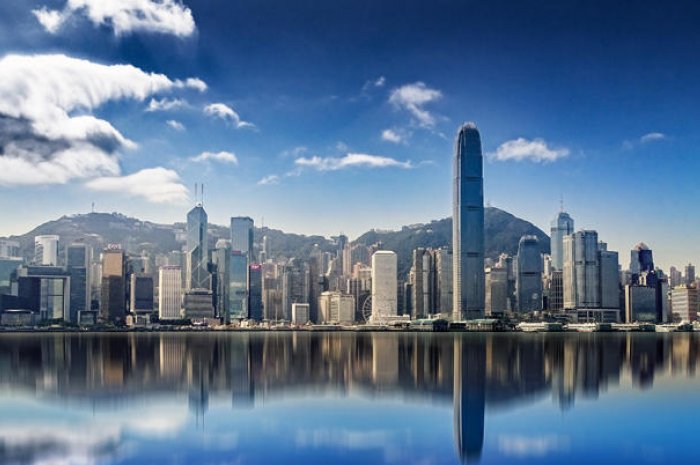 1.Hong Kong : 10 010 personnes (+31%)