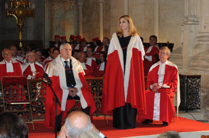 Julie Gayet devient ambassadrice du vin de Saint-Emilion (2015)