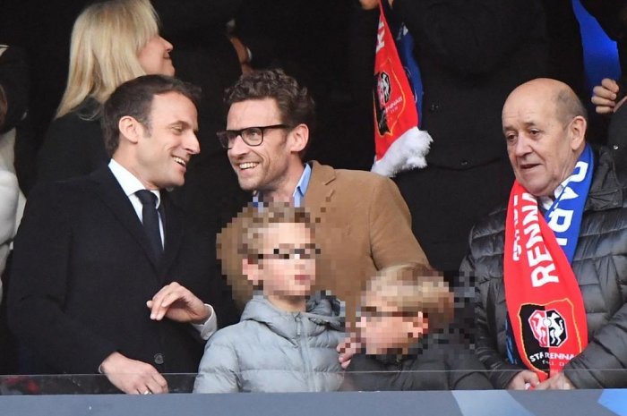 Emmanuel Macron assistait ce samedi 27 avril à la finale de la Coupe de France avec son frère Laurent&nbsp;