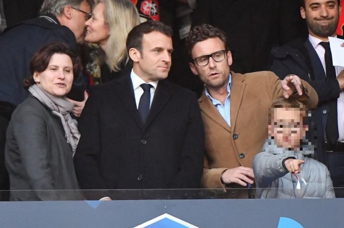 Emmanuel Macron était également entouré de deux de ses neveux, Louis et Paul-Arthur ce samedi au stade de France&nbsp;